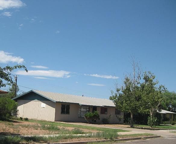 2nd image of 1913 E 6th St