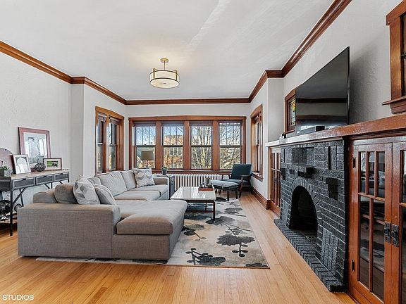 Photo from Unit 2 which has the same layout, finishes and condition as Unit 1.