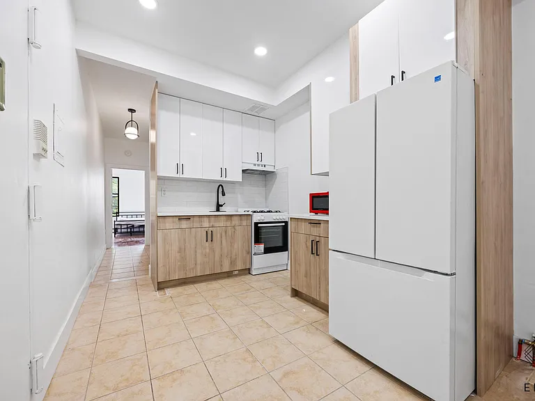 915 Broadway #3B — Photo 1