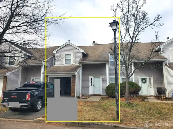 102 Lawrence Ln #28, New Brunswick, NJ 08901