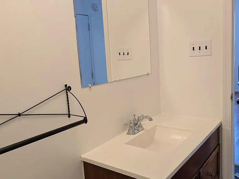 1216 W Lexington St #2NDFL — Photo 9