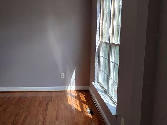 4th image of 9320 Laurel Oak Dr