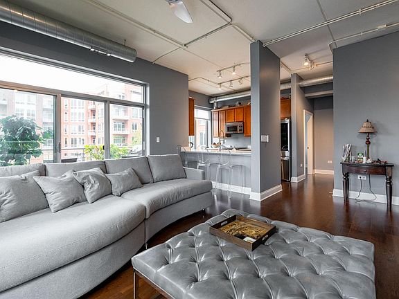 3rd image of 4814 N Clark St APT 201