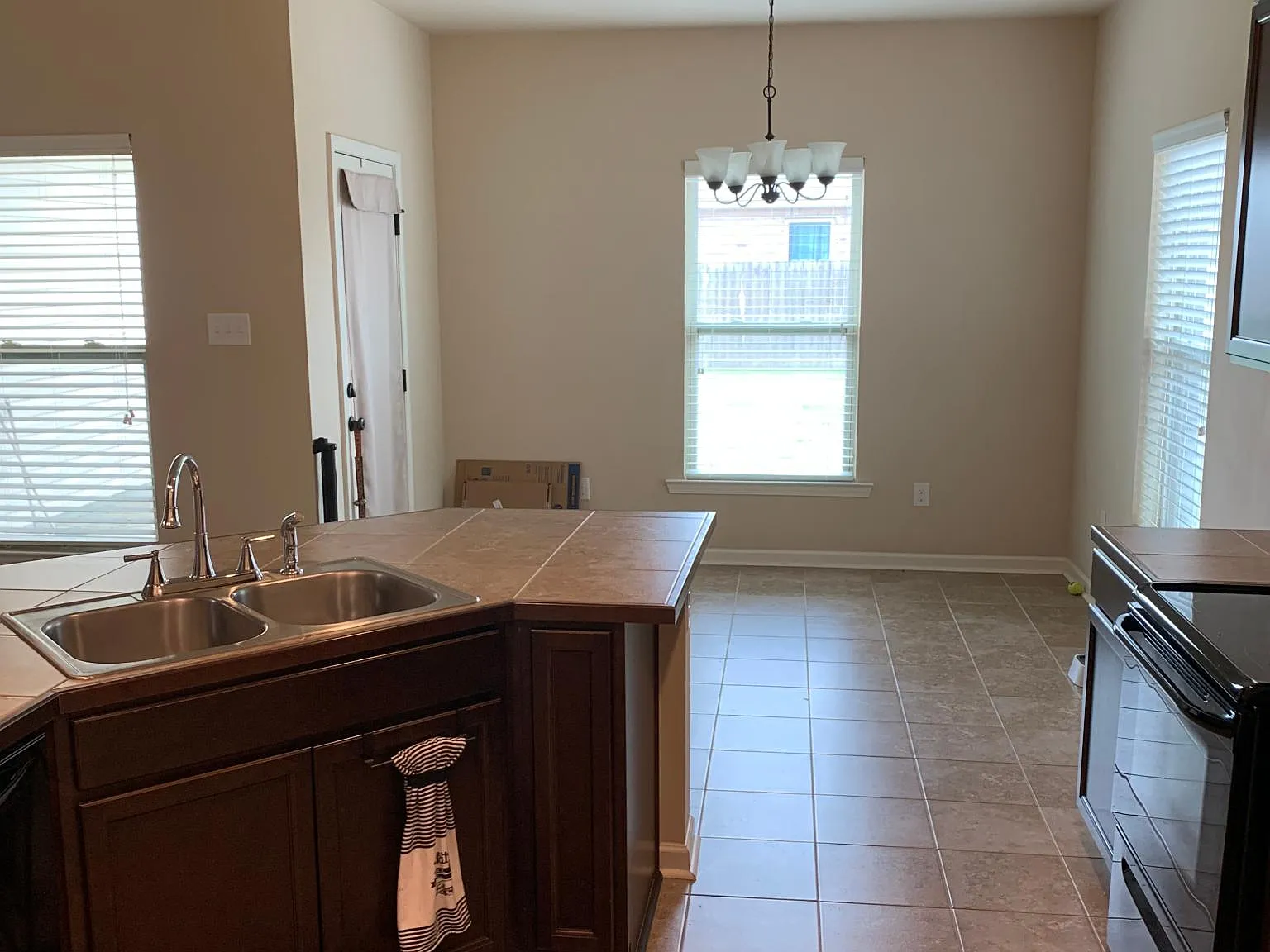 3 bed, 1463 sqft, $1,800 — Photo 4