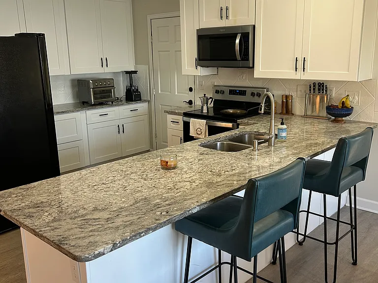 1385 S Laredo Ct — Photo 3