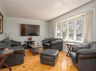 46 Laurentian Dr, Kitchener, ON N2E 1C2