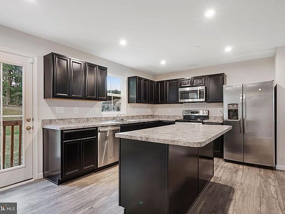 5th image of 32 Tilia Dr