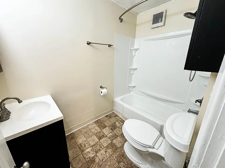 213 Cornell St — Photo 12