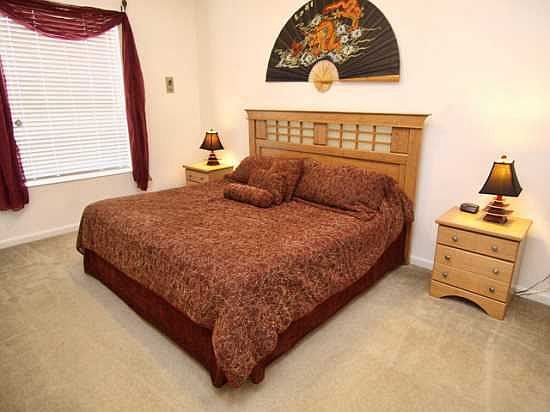 VC3C4862CA-405-king-master-bedroom