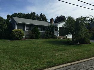 187 Sweetbriar Dr, Cranston, RI 02920