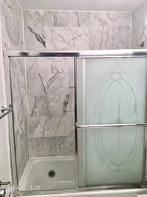 Rented by Kian Realty | media 18