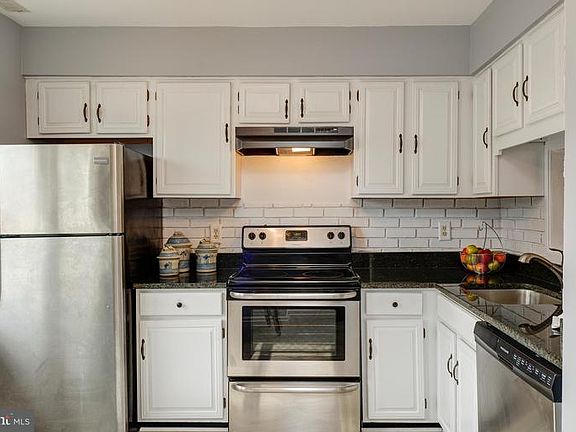 3rd image of 340 Nansemond St SE