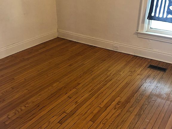 4th image of 583 Potomac Ave
