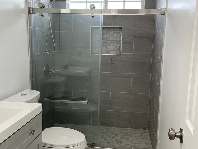711 W 81st St #6 — Photo 5