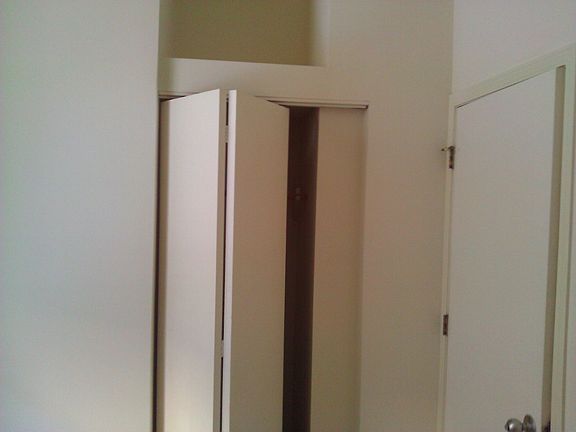 4th image of 8707 S Escanaba Ave APT 1R