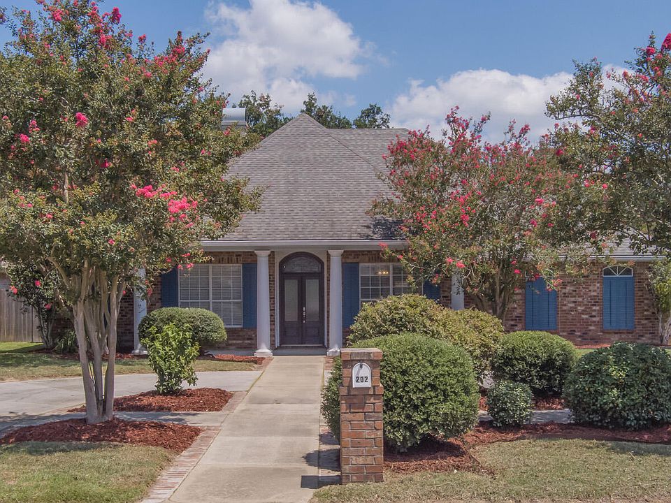 1st image of 202 Country Hollow Ln
