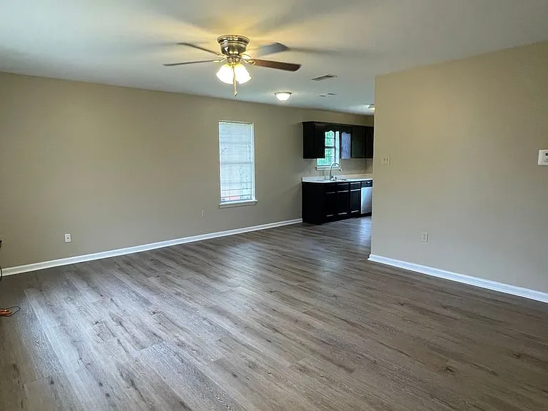 2555 Winchester Dr — Photo 2