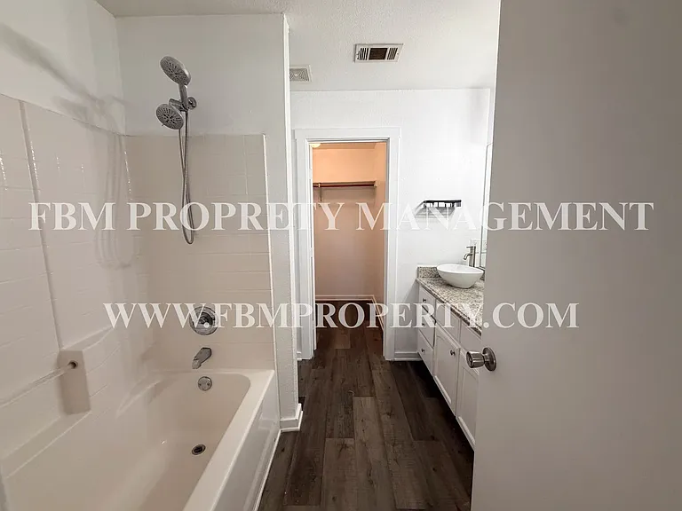 808 Metropolitan Ave — Photo 13