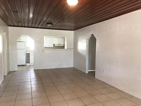 2nd image of 1006 E Okaloosa Ave