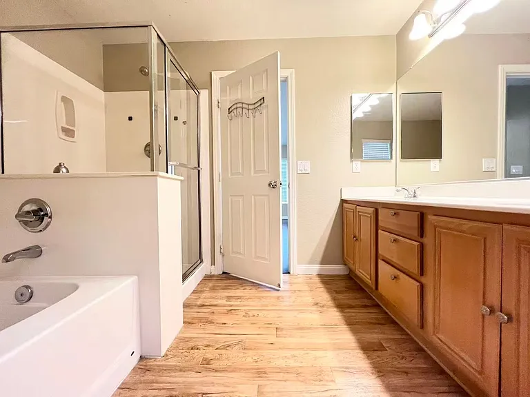 574 Redruth Dr — Photo 20