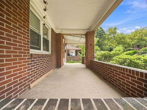 3rd image of 3189 Shady Ave