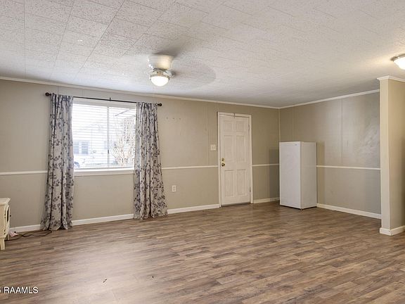 4th image of 209 Camp St