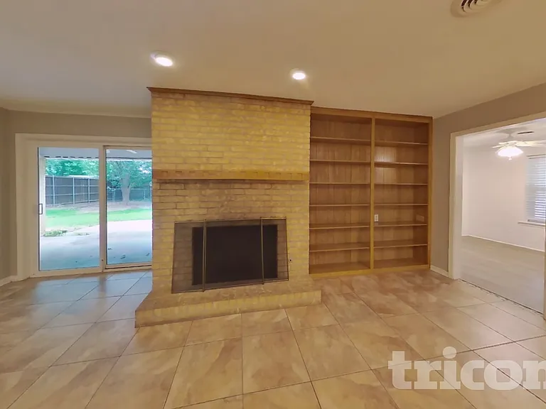 908 Hilton Pl — Photo 3