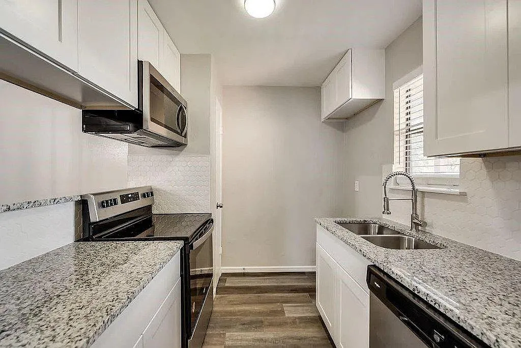 2 bed, 2.0 bath, 962 sqft, $1,499 — Photo 3
