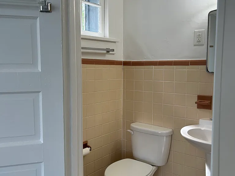 704 W Church St #A — Photo 7