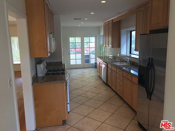 4th image of 333 N Flores St