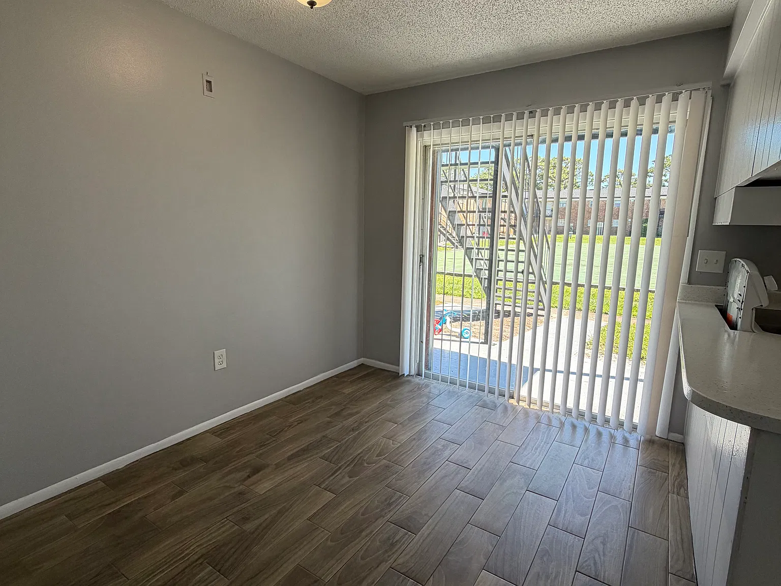 1 bed, 725 sqft, $1,175 — Photo 3