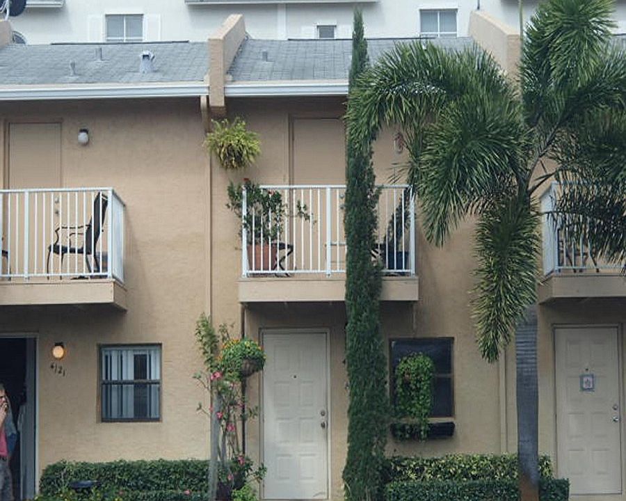 1st image of 4123 NE 21st Ter