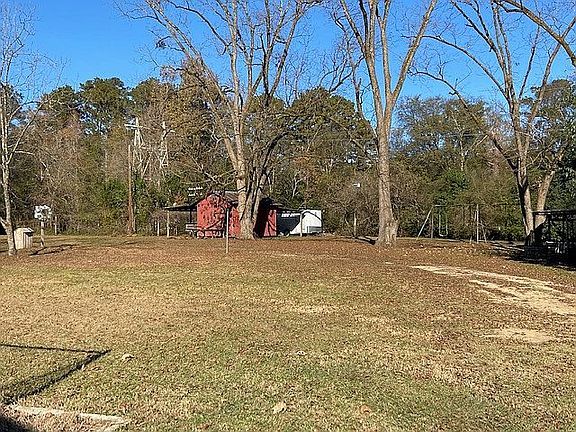 Back Yrd  Amerson Prk Behind