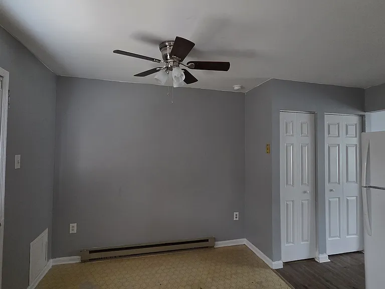 413 N Western Ave — Photo 28