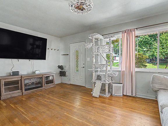 4th image of 5 Beverly Pl