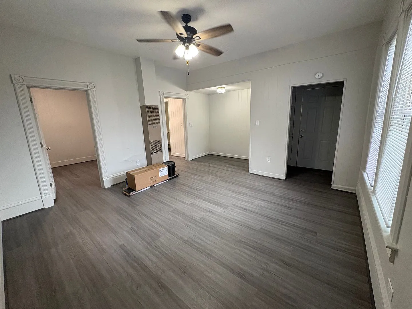 545 Balcom St — Photo 4