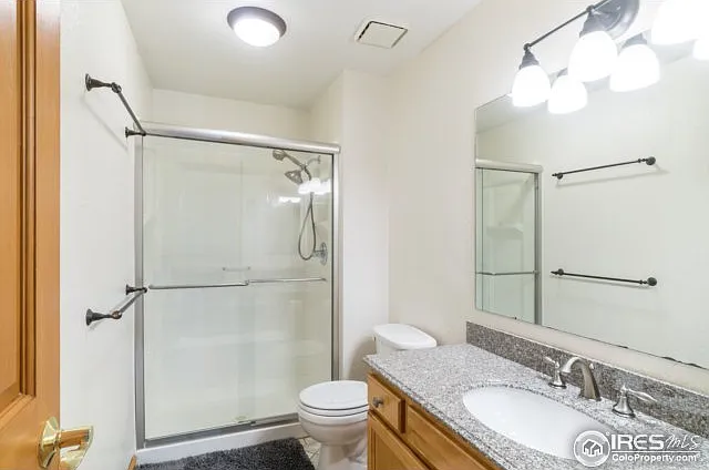 1689 Geneva Cir — Photo 15
