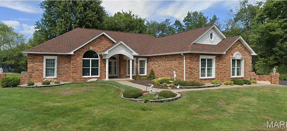 1st image of 14 Country Club Woods Dr
