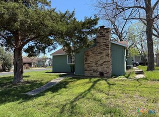 2411 Mumphord St, Victoria, TX 77901