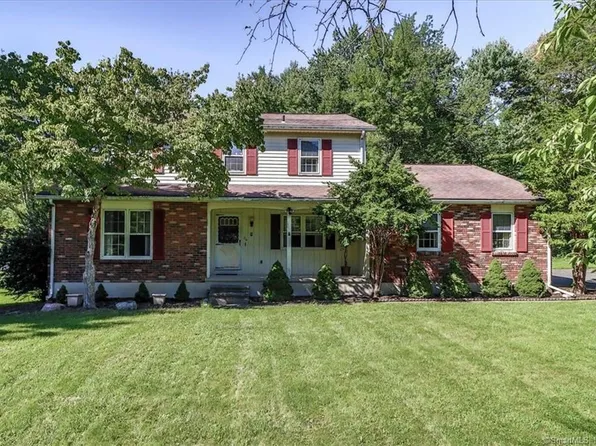 26 Richter Drive, Danbury, CT 06811