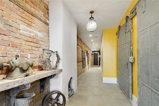207 N Peters St #5 — Photo 2
