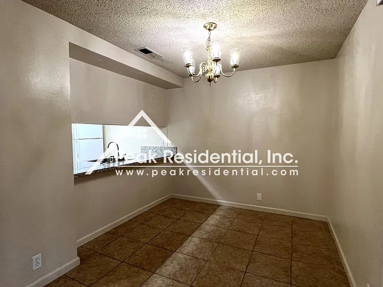 504 Roundtree Ct — Photo 7