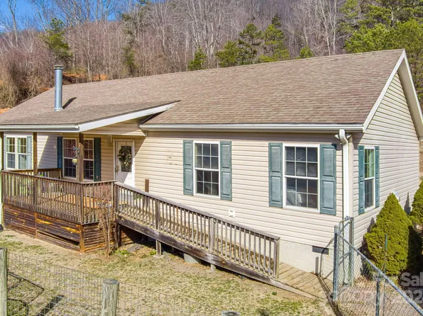 23 Yorkie Dr, Clyde, NC 28721