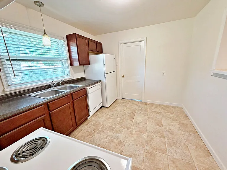 4838 Stanley Dr — Photo 8