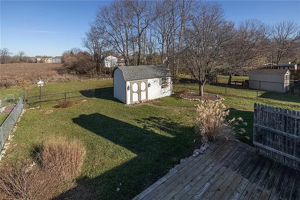 3 bed, 1304 sqft, $2,150 — Photo 4