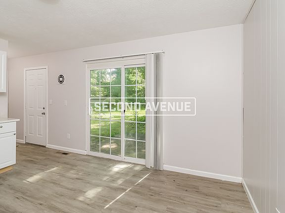 3rd image of 10918 Maplehill Dr