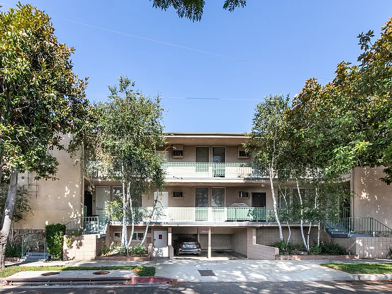 13505 Burbank Blvd #2 — Photo 1