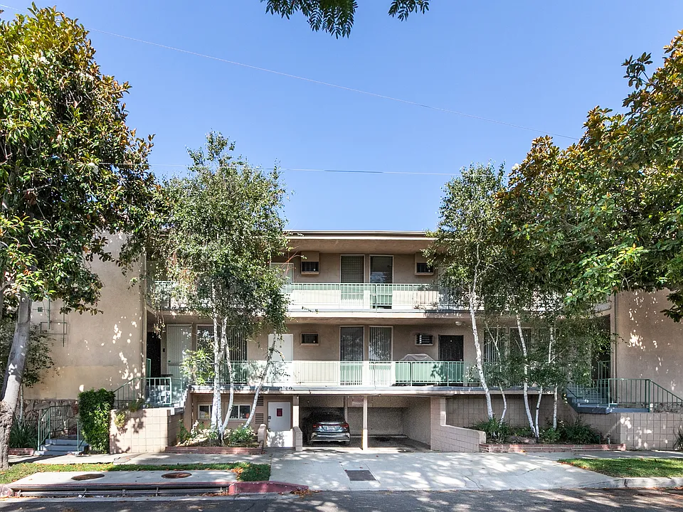13505 Burbank Blvd #2