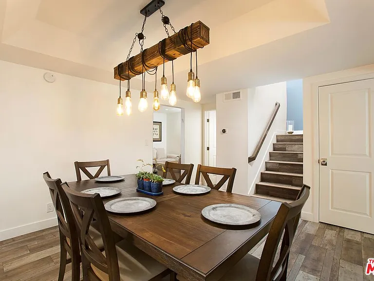 18755 Hatteras St #16 — Photo 6