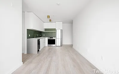 527 Grand Avenue 206 image 7 of 19